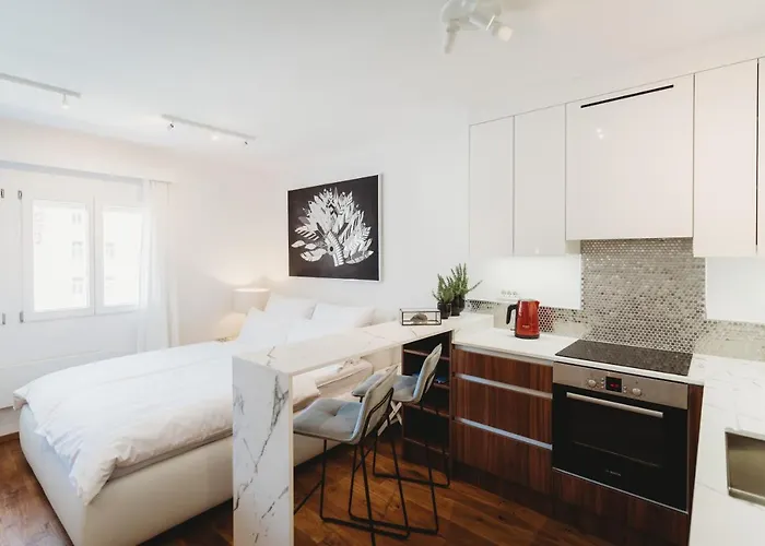 Romantic Jump Overlooking River, Free Parking Appartement Ljubljana