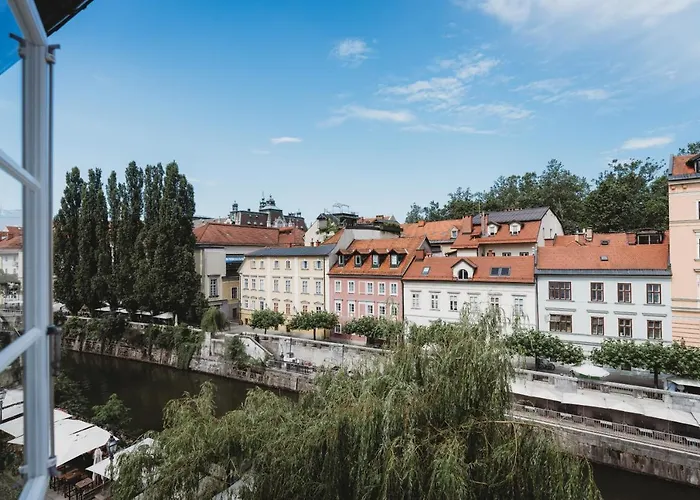 Appartement Romantic Jump Overlooking River, Free Parking