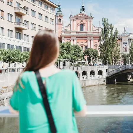 Romantic Jump Overlooking River, Free Parking Apartman Ljubljana