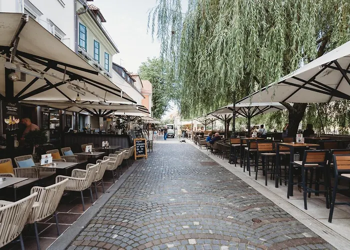 Romantic Jump Overlooking River, Free Parking Apartman *