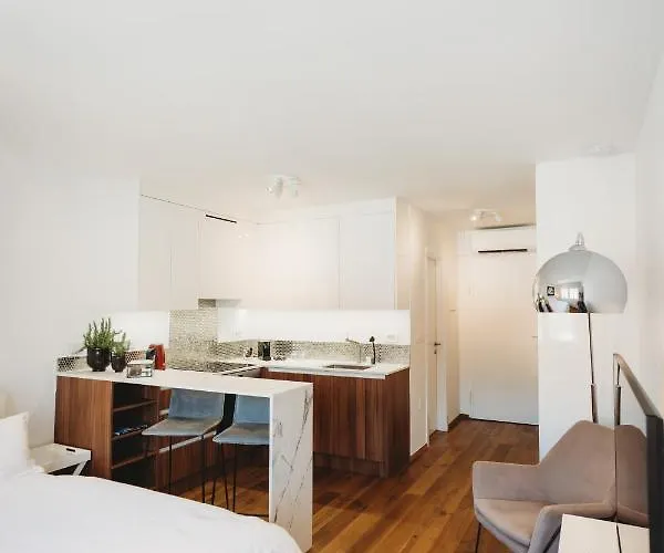 Romantic Jump Overlooking River, Free Parking * Ljubljana