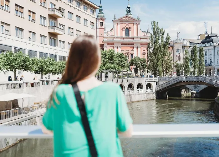 Romantic Jump Overlooking River, Free Parking Apartman Ljubljana