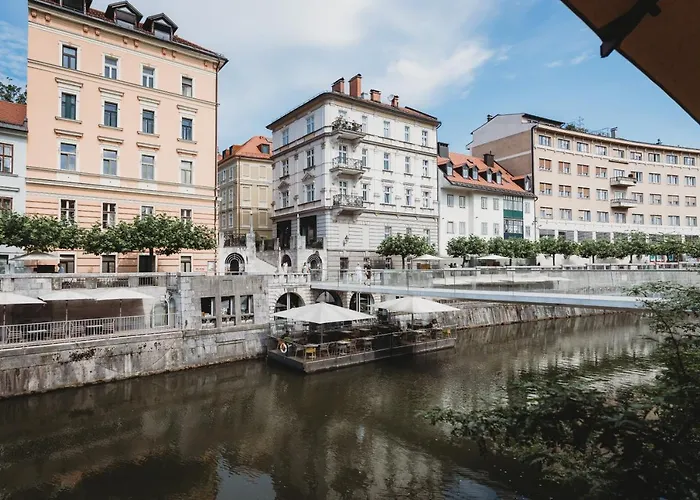 Romantic Jump Overlooking River, Free Parking アパート *