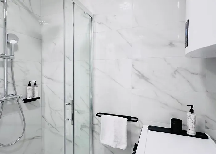 Romantic Jump Overlooking River, Free Parking アパート リュブリャナ