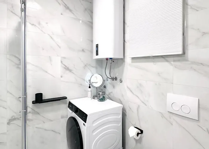 Romantic Jump Overlooking River, Free Parking 류블랴나